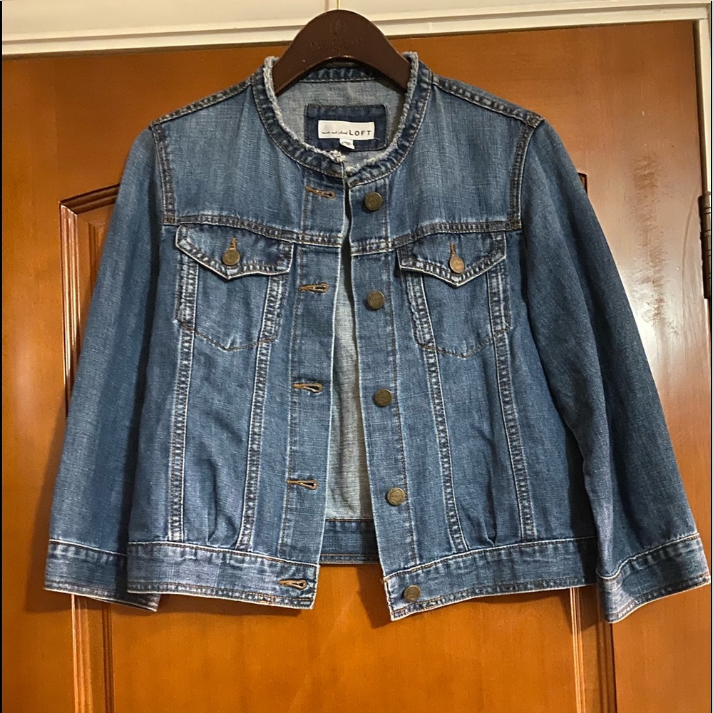 Loft denim jacket with a 3/4 sleeve. hits a little below the hip. Frayed collar